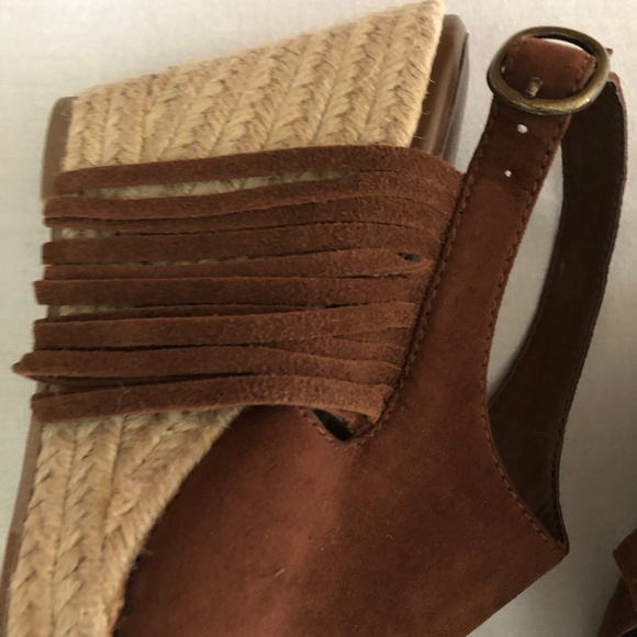 American Eagle Fringe Booties Wedges. Brown Size 7 NWOT - Picture 6 of 9